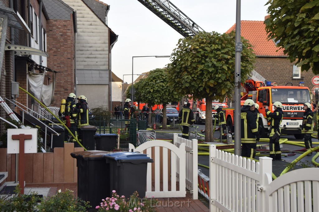 Feuer 2 Vollbrand Reihenhaus Roggendorf Berrischstr P031.JPG - Miklos Laubert